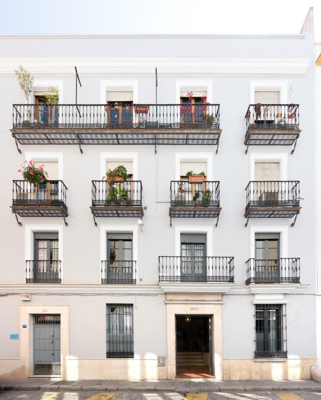 Eleven Real De La Carreteria, By Homing U Apartment Sevilla Bagian luar foto